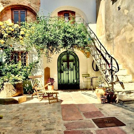 Oliva Courtyard Guesthouse Extérieur photo