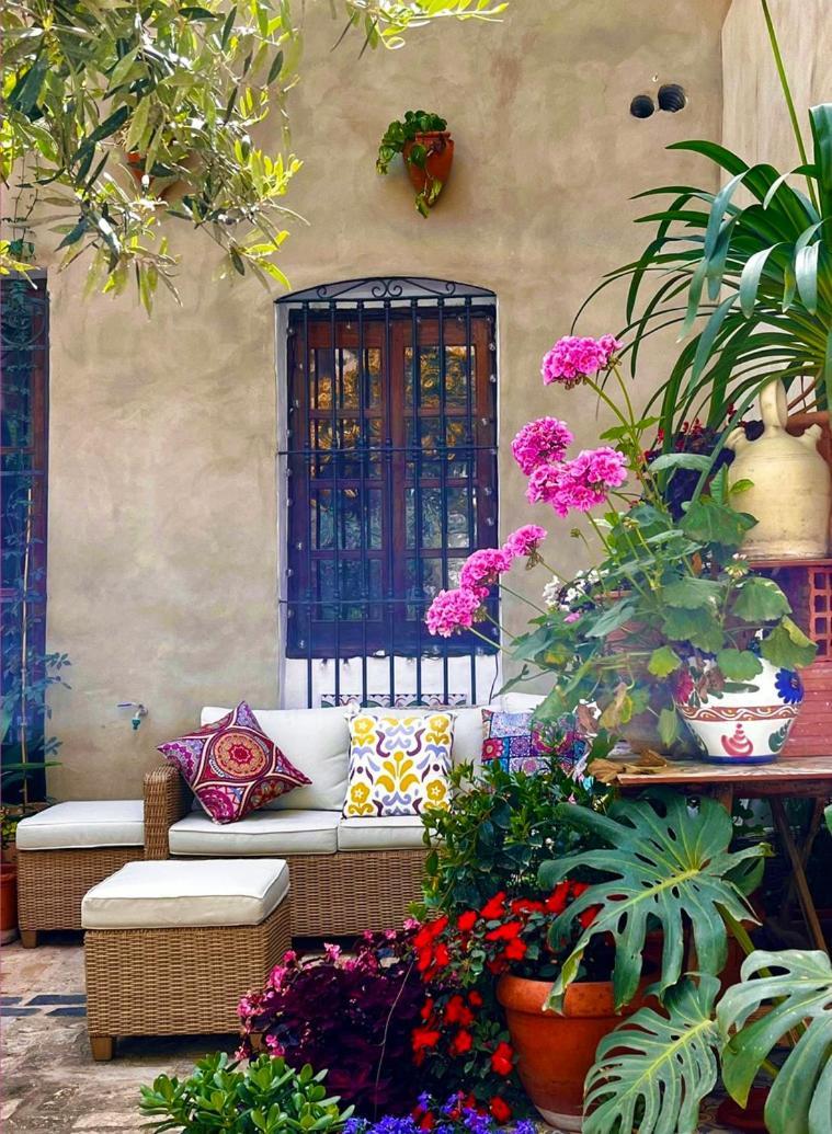 Oliva Courtyard Guesthouse Extérieur photo
