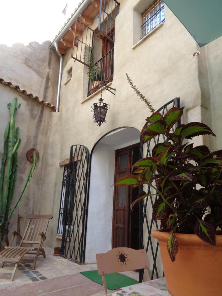 Oliva Courtyard Guesthouse Extérieur photo